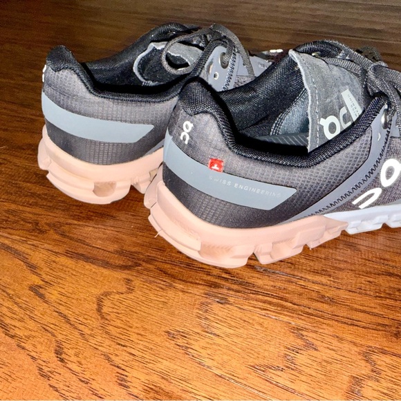 ON Cloudflow Running Shoe - Picture 8 of 14